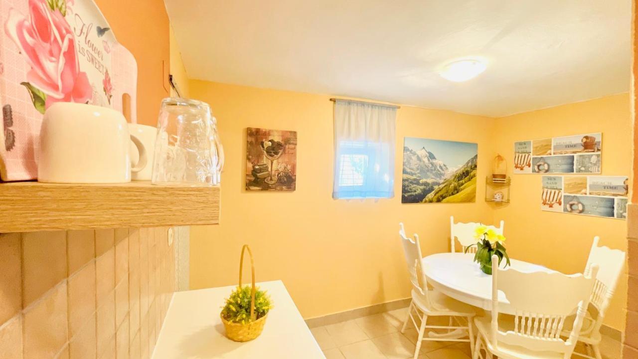 Colorful And Happy Apartment Sukosan - With Parking Sukošan Exterior foto
