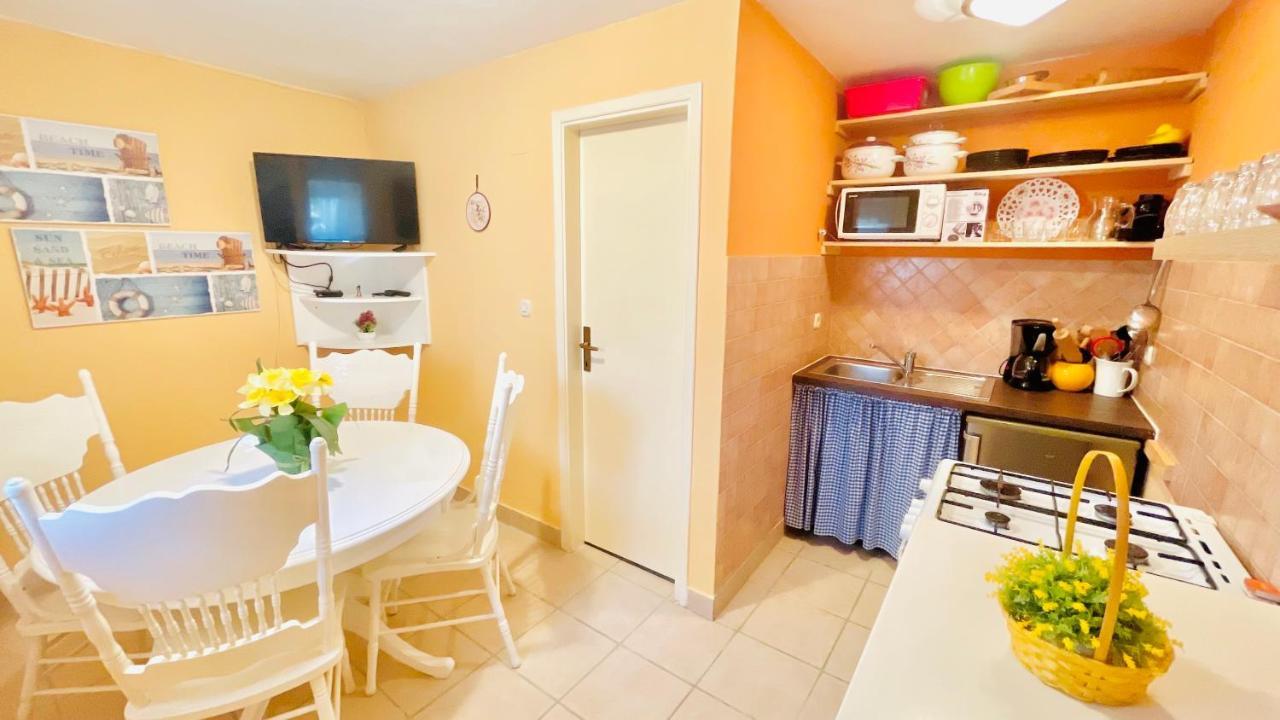 Colorful And Happy Apartment Sukosan - With Parking Sukošan Exterior foto